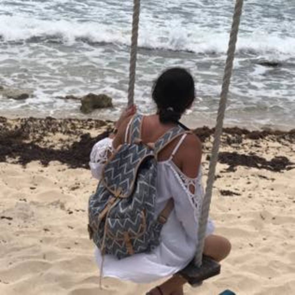 Meet your Posher, Carrie